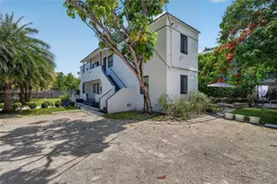 8270 NE 1st Pl, Miami, FL 33138 - Photo 4