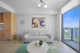 11 NE 6th St, Miami, FL 33132 - Photo 2