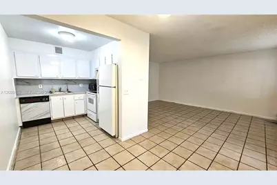 13155 SW 7th Ct #109E, Pembroke Pines, FL 33027 - Photo 4