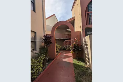 10245 NW 9th Street Cir #210-9, Miami, FL 33172 - Photo 4