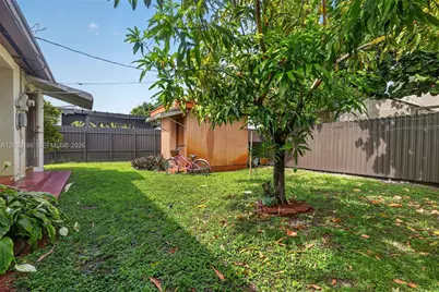 4585 E 9th Ln, Hialeah, FL 33013 - Photo 30