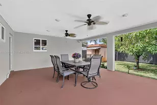 4585 E 9th Ln, Hialeah, FL 33013 - Photo 24