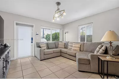 4585 E 9th Ln, Hialeah, FL 33013 - Photo 8