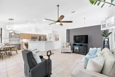 1522 NW 182nd Way, Pembroke Pines, FL 33029 - Photo 14