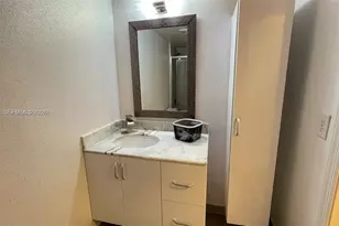 1200 Brickell Bay Dr, Miami, FL 33131 - Photo 4