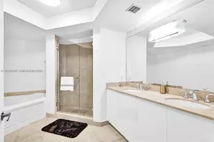 17555 NW Atlantic Blvd, Sunny Isles Beach, FL 33160 - Photo 32