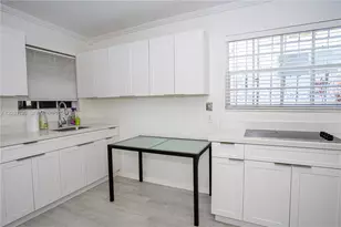 16990 NE 5th Ct, North Miami Beach, FL 33162 - Photo 2