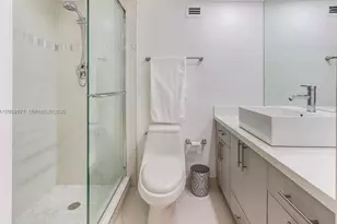 6039 Collins Ave, Miami Beach, FL 33140 - Photo 2