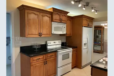 8604 NW 59th Pl, Tamarac, FL 33321 - Photo 8