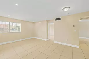 2730 W 61st Pl, Hialeah, FL 33016 - Photo 16