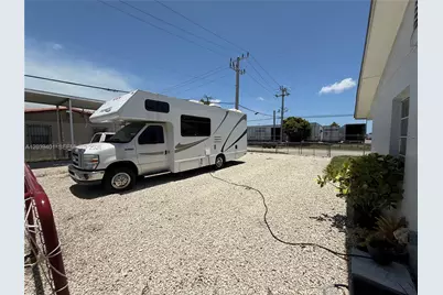 3320 E 10th Ave, Hialeah, FL 33013 - Photo 18