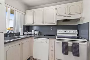 9281 Sunrise Lakes Blvd, Sunrise, FL 33322 - Photo 6