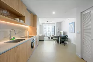 11 NE 6th St, Miami, FL 33132 - Photo 4