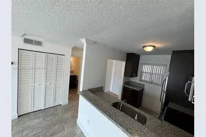 365 NE 125th St #402, North Miami, FL 33161 - Photo 4