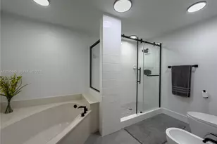 10750 NW 66th St, Doral, FL 33178 - Photo 42