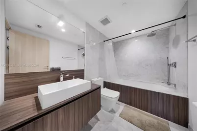 1000 Brickell Plz #4704, Miami, FL 33131 - Photo 10