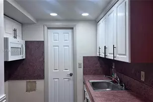 1522 NE 34th Ct, Oakland Park, FL 33334 - Photo 16