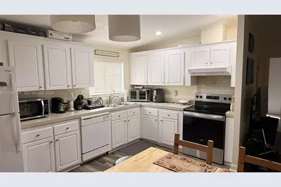 8631 SW 18th Pl, Davie, FL 33324 - Photo 10