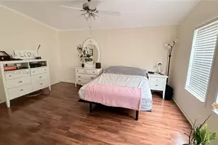 8631 SW 18th Pl, Davie, FL 33324 - Photo 12
