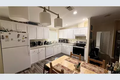 8631 SW 18th Pl, Davie, FL 33324 - Photo 8