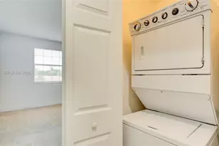 954 SW 147th Ave, Pembroke Pines, FL 33027 - Photo 18