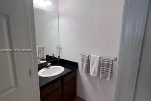 954 SW 147th Ave, Pembroke Pines, FL 33027 - Photo 6