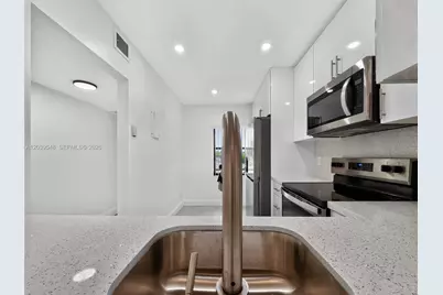 11358 Taft St #11358, Pembroke Pines, FL 33026 - Photo 2