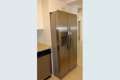 2333 Brickell Ave #1004, Miami, FL 33129 - Photo 8