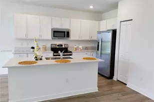654 SE Lk Fls St, Port Saint Lucie, FL 34984 - Photo 4