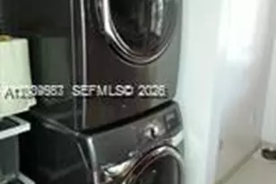 546 NE 199th Ln, Miami, FL 33179 - Photo 6