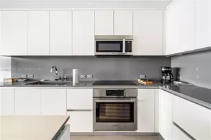 88 SW 7th St, Miami, FL 33130 - Photo 2
