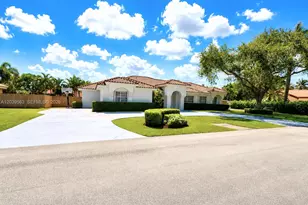 15690 SW 153rd Ct, Miami, FL 33187 - Photo 4