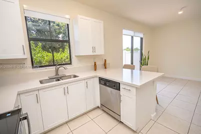 11064 W 33rd Way, Hialeah, FL 33018 - Photo 12