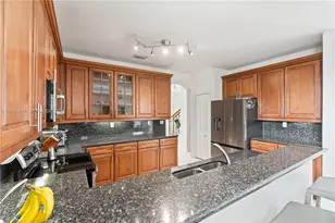 11558 NW 84th St, Doral, FL 33178 - Photo 8