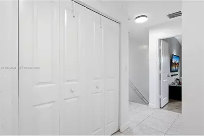 324 NE 194th Ln, Miami, FL 33179 - Photo 18