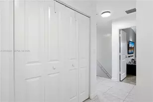 324 NE 194th Ln, Miami, FL 33179 - Photo 18