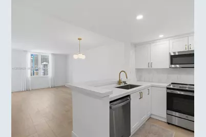 701 Brickell Key Blvd #1201, Miami, FL 33131 - Photo 2
