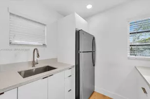 4719 E 8th Ct, Hialeah, FL 33013 - Photo 28