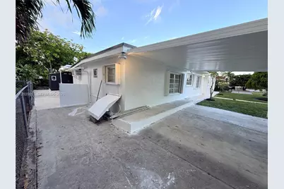 561 W 39th St #n/a, Hialeah, FL 33012 - Photo 8