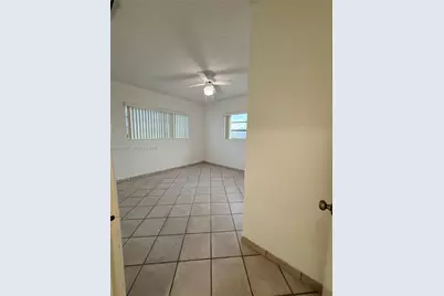 561 W 39th St #n/a, Hialeah, FL 33012 - Photo 26