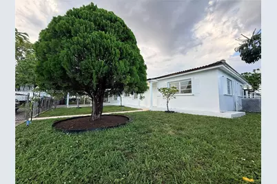 561 W 39th St #n/a, Hialeah, FL 33012 - Photo 4