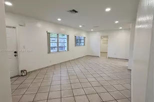561 W 39th St, Hialeah, FL 33012 - Photo 16