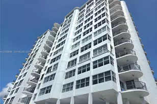 11930 N Bayshore Dr, North Miami, FL 33181 - Photo 22