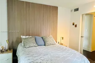 3701 N Country Club Dr, Aventura, FL 33180 - Photo 14