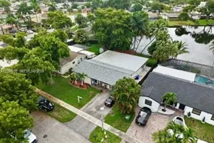551 NW 99th Way, Pembroke Pines, FL 33024 - Photo 44