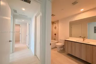 77 SE 5th St, Miami, FL 33131 - Photo 14