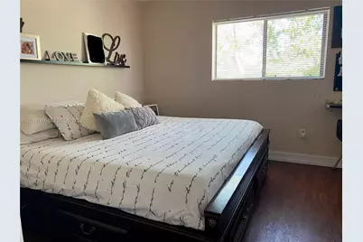 450 W Palm Cir W #301, Pembroke Pines, FL 33025 - Photo 10