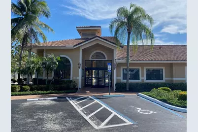 450 W Palm Cir W #301, Pembroke Pines, FL 33025 - Photo 1