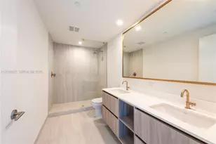 77 SE 5th St, Miami, FL 33131 - Photo 26