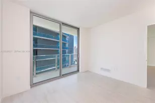 77 SE 5th St, Miami, FL 33131 - Photo 24
